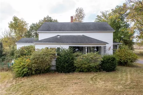 200 Hook Rd, Farmington, NY 14425