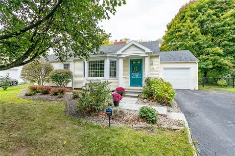 56 Lynnwood Dr, Rochester, NY 14618