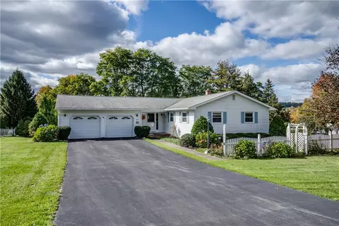 7 Hillcrest Dr, Milo, NY 14527