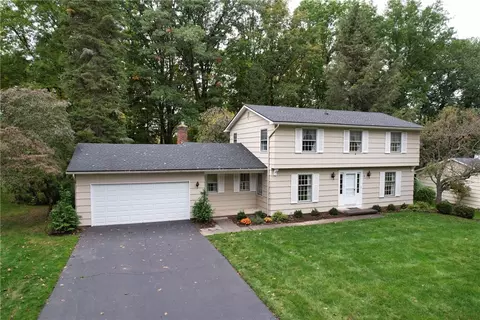 8 Sand Brook Rd, Pittsford, NY 14534