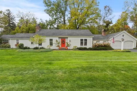 1 Elmwood Hill Ln, Brighton, NY 14610