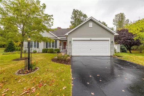 61 Seabury Blvd, Webster, NY 14580