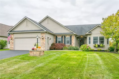 39 Captiva Xing, Perinton, NY 14450