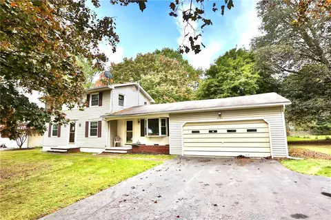 1721 Qualtrough Rd, Rochester, NY 14625