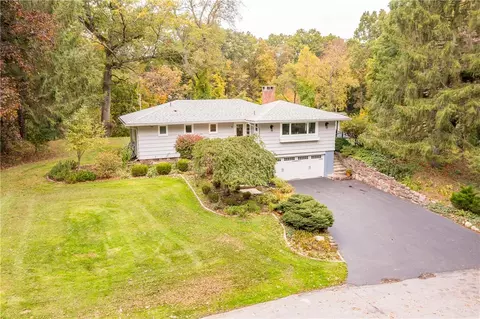 15 Dell Rd, Perinton, NY 14450