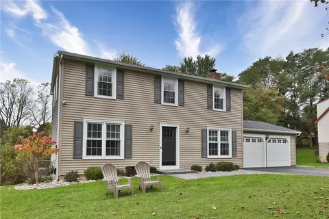 18 Latchmere Dr, Victor, NY 14564
