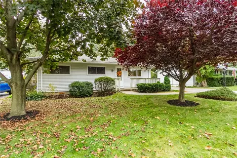 15 Seneca Dr, Canandaigua, NY 14424