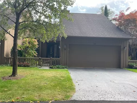 27 Circle Wood Rd, Rochester, NY 14625