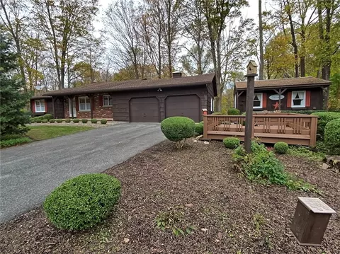 159 Gurnee Rd, Newark, NY 14513