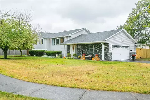 35 Fern Castle Dr, Irondequoit, NY 14622