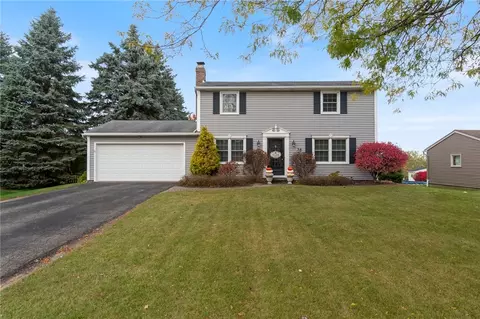 36 Red Post Cres, Perinton, NY 14450