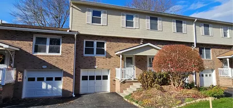 6411 Sterling Cir, Victor, NY 14564