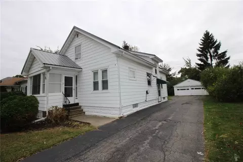 73 Hedgegarth Dr, Irondequoit, NY 14617