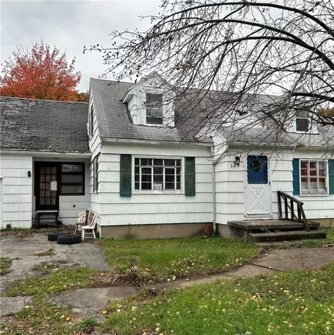 129 Fetzner Rd, Greece, NY 14626