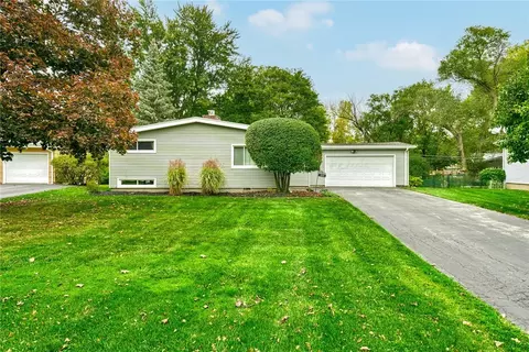 133 Fairfield Dr, Brighton, NY 14620