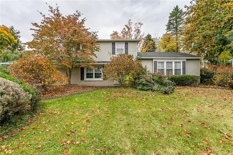 6 Candlewood Cir, Pittsford, NY 14534