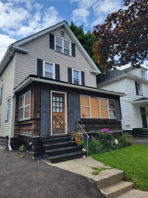 205 Roycroft Dr, Rochester, NY 14621