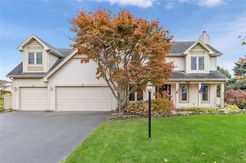 1461 Chigwell Ln N, Webster, NY 14580