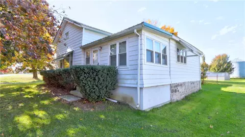 1602 Melvin Hill Rd, Phelps, NY 14532