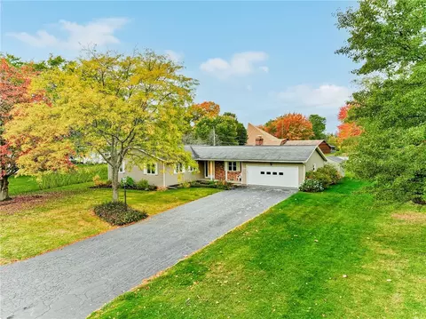 1081 Christy Ln, Webster, NY 14580