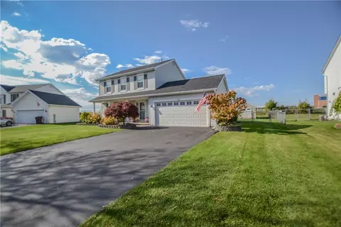 37 Geraldine Pkwy, Gates, NY 14624