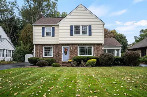 98 Scholfield Rd, Irondequoit, NY 14617