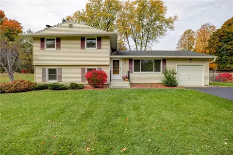 131 London Rd, Webster, NY 14580