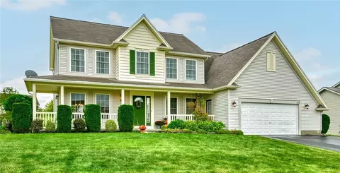 1119 Channing Woods Dr, Webster, NY 14580