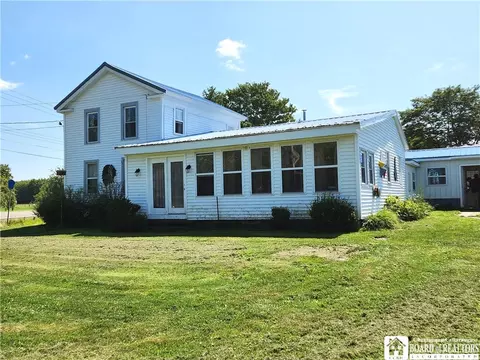 573 Overhiser Rd, Hanover, NY 14062