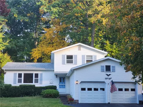 58 Olde Erie Trl Trl, Greece, NY 14626