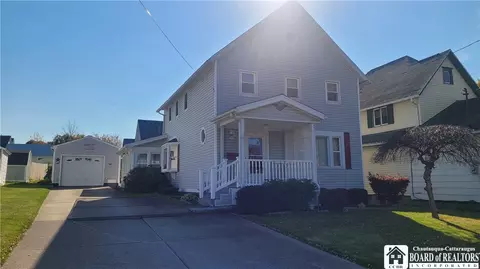 77 E Doughty St, Dunkirk, NY 14048