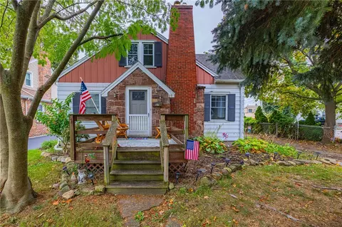 27 Hedgegarth Dr, Irondequoit, NY 14617