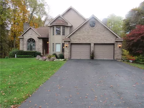 16 Sunset Dr, Lyons, NY 14489