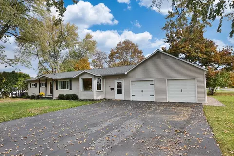 48 Rodney Dr, Honeoye Falls, NY 14472