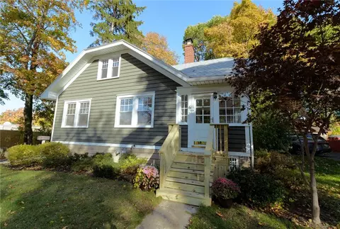 6 Maplehurst Rd, Irondequoit, NY 14617