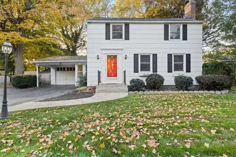 21 Chadwell Rd, Irondequoit, NY 14609