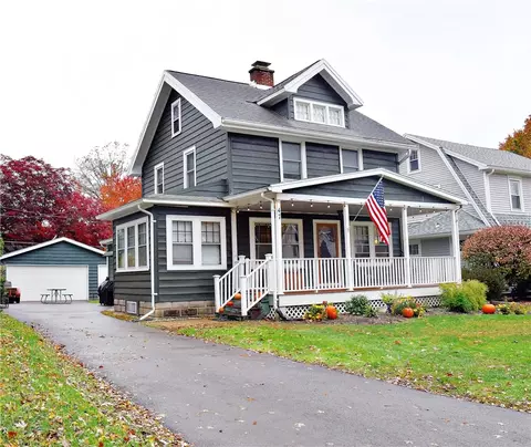 47 Astor Dr, Brighton, NY 14610