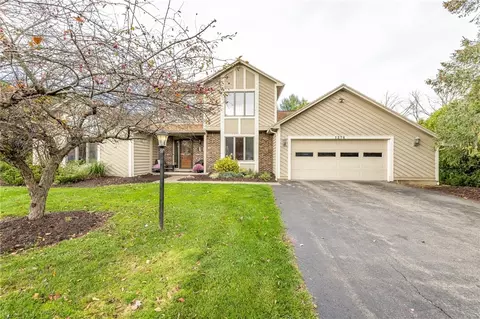 1274 Creekbend Ln, Webster, NY 14580