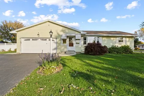42 Alhambra Dr, Irondequoit, NY 14622