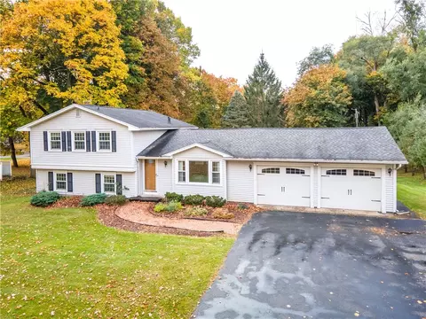 1885 Jackson Rd, Penfield, NY 14526