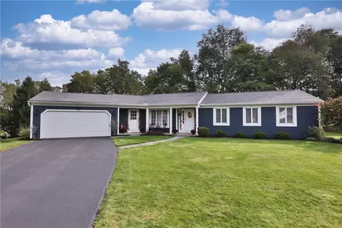 8 Barnswallow Dr, Pittsford, NY 14534