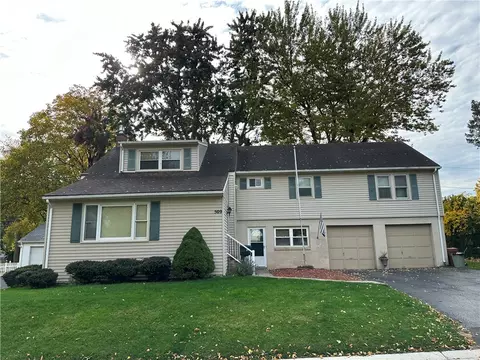 509 Lake Shore Ext Blvd, Irondequoit, NY 14617