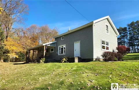 77 Jamestown St, Sinclairville, NY 14782