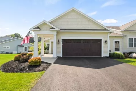 18 Skylight Trl, Pittsford, NY 14534