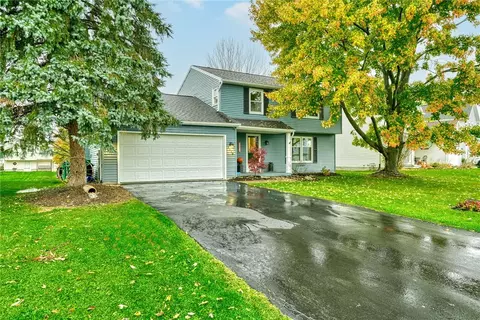 1572 Hayride Dr, Farmington, NY 14425