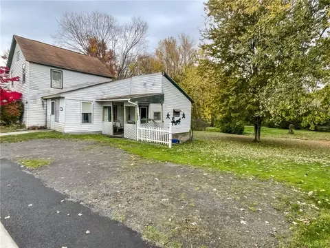10686 Wolcott Rd, North Rose, NY 14516