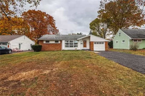 79 Bayberry Ln, Greece, NY 14616