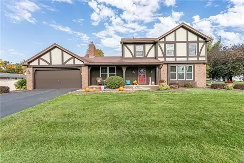 25 Orchard Creek Ln, Greece, NY 14612
