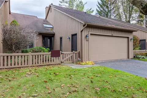 30 Circle Wood Rd, Rochester, NY 14625