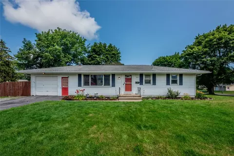 333 Sandalwood Dr, Greece, NY 14616